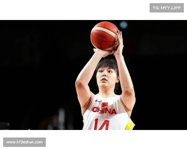 李月汝缺阵激发内线轮转 女篮双塔战术展现强大威力 李月汝缺阵激发内线轮转 女篮双塔战术展现强大威力